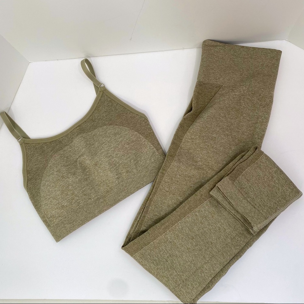 High Waist Tight Gym Leggings and Bra